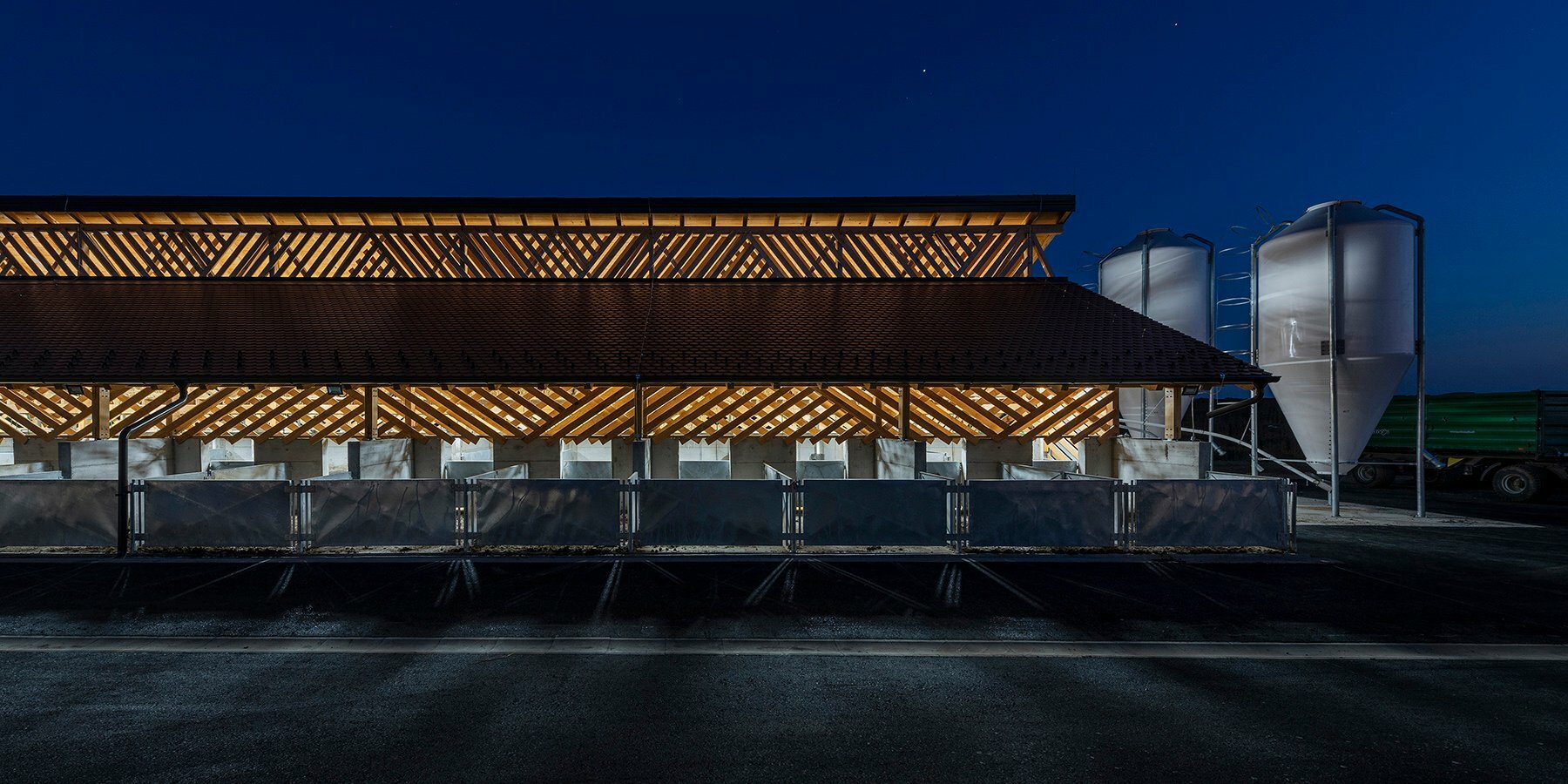 eco-farm-croatia-black-slavonian-pigs-skroz-designboom-21800