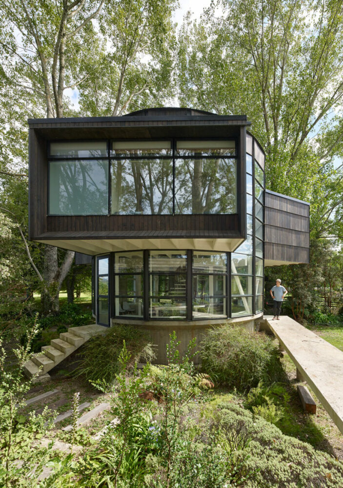 cristián izquierdo designs a cylindrical guest house in chile