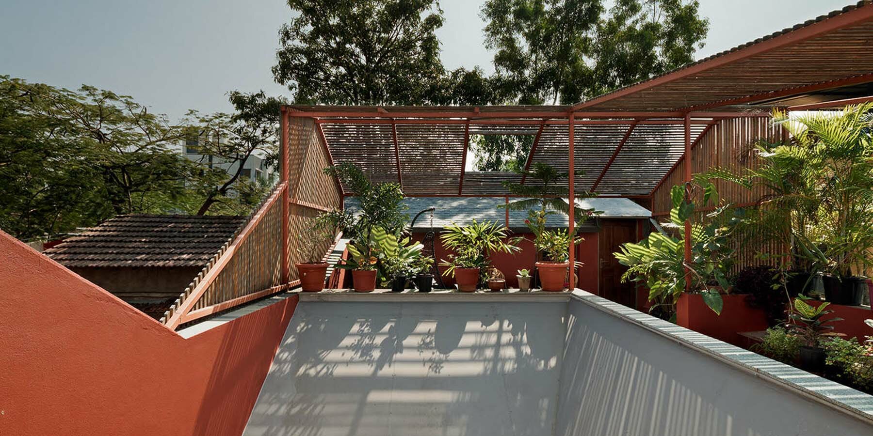 house-with-different-roofs-3-624e996cd91ed