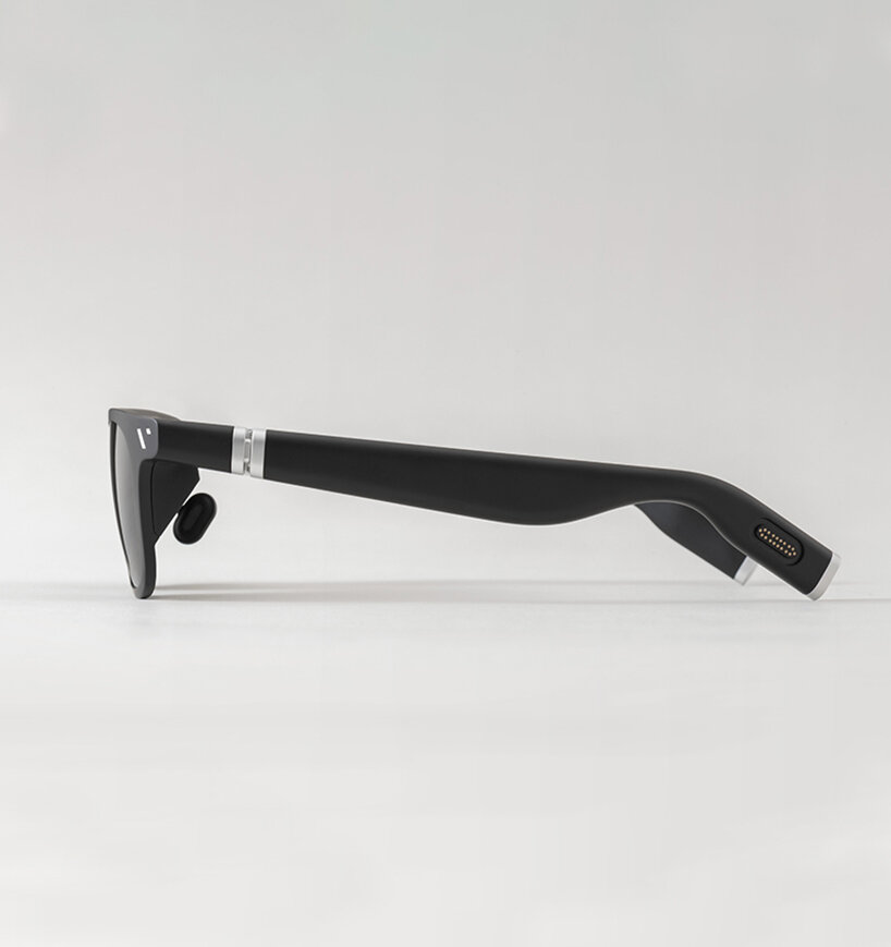 LAYER's smart eyewear system for viture displays a 120-inch virtual screen