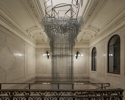 Le Bon Marche sculpture by Edoardo Tresoldi is architectural wire