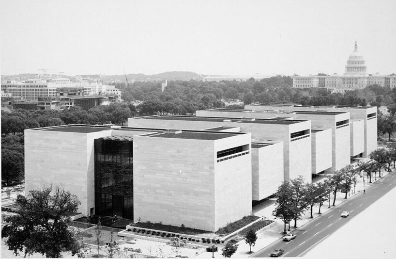 glass pyramid pavilion by gyo obata to be demolished for bezos learning center in D.C.