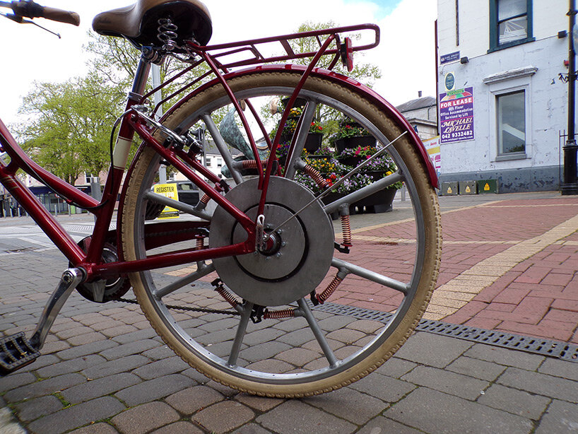 spring-powered 'super wheel' prototype converts cyclist's weight into propulsion