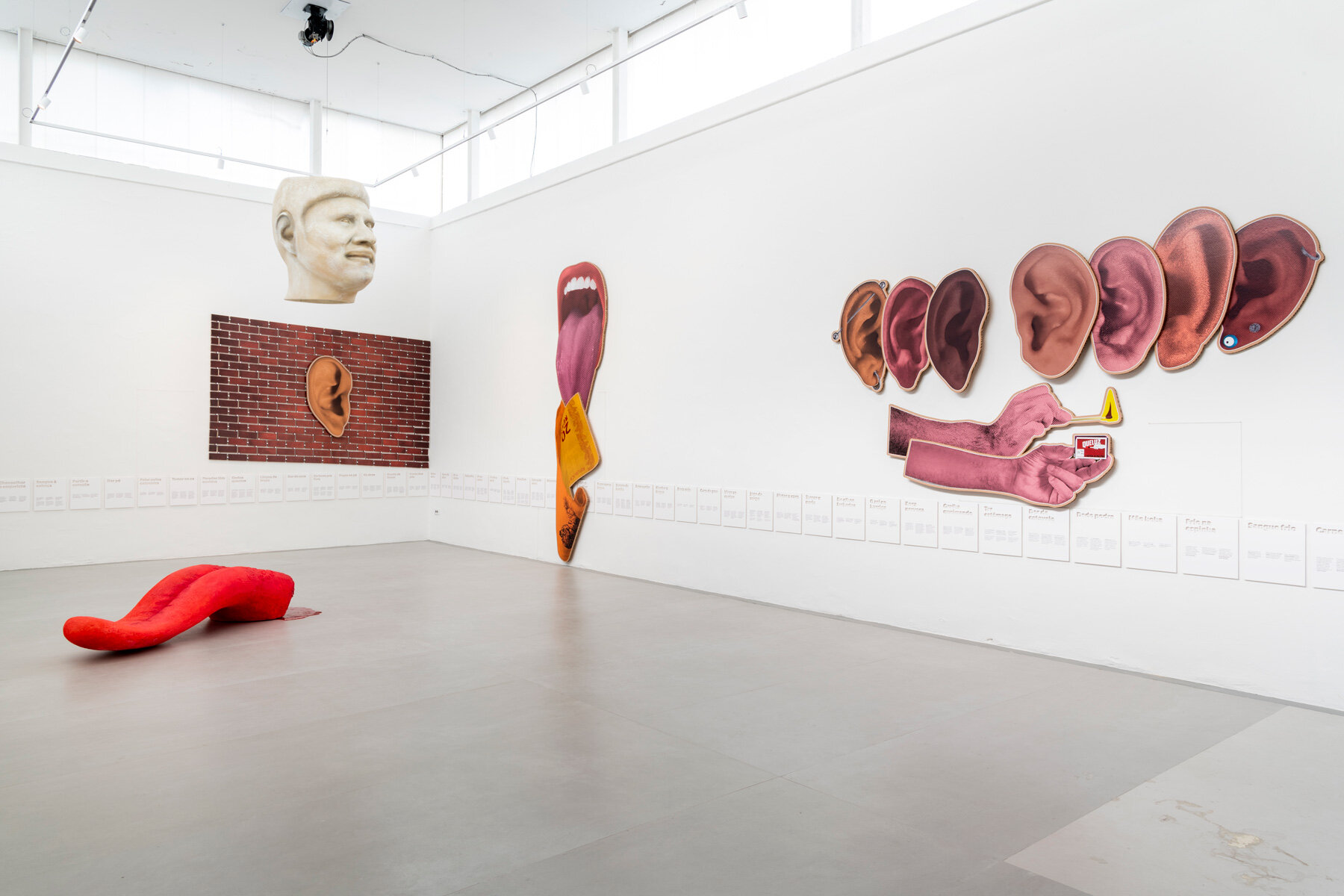 brazil pavilion translates idioms referring to the human body into