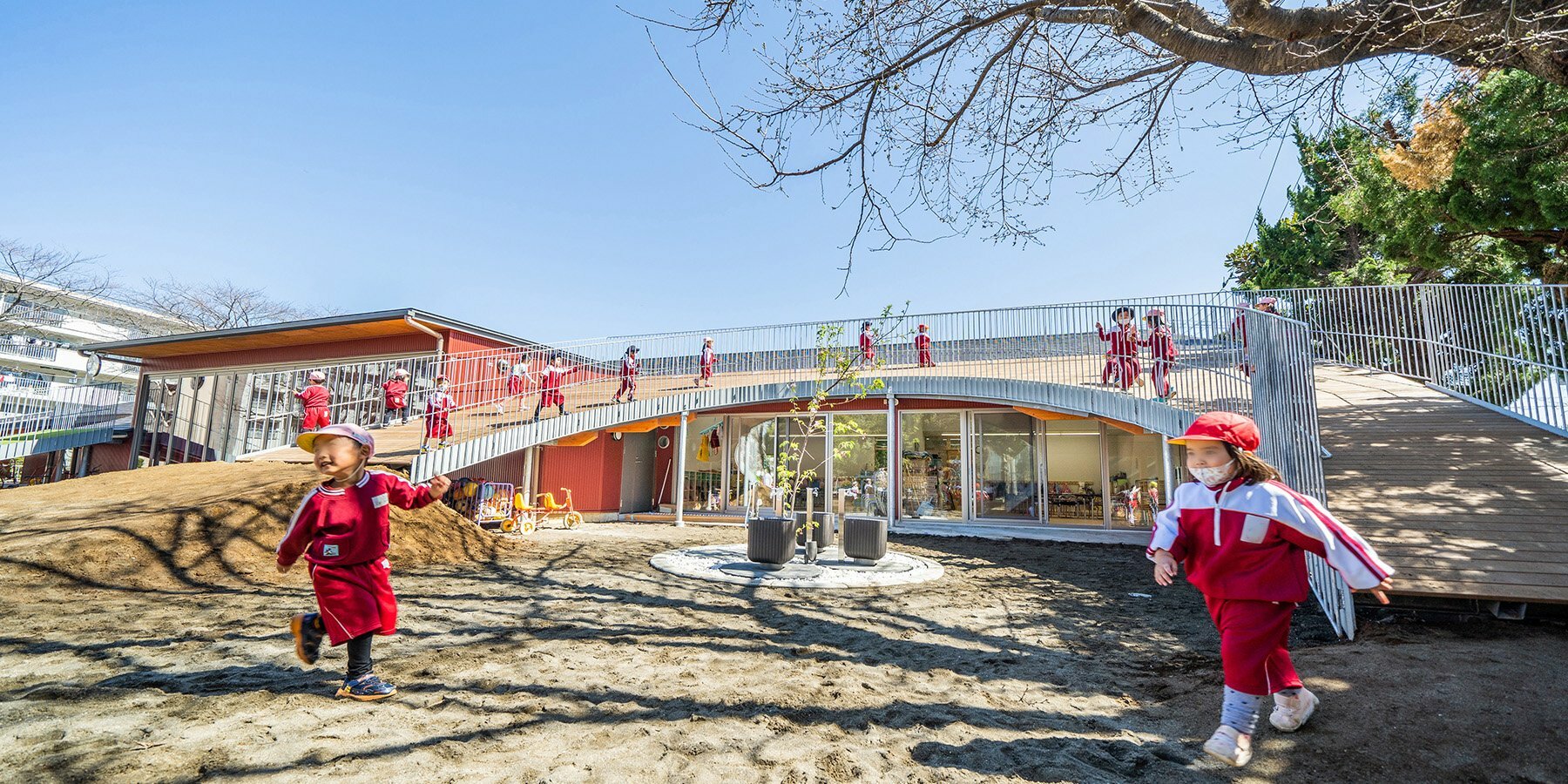 a-hill-kindergarten-in-japan-2-626f92e7b3cd2