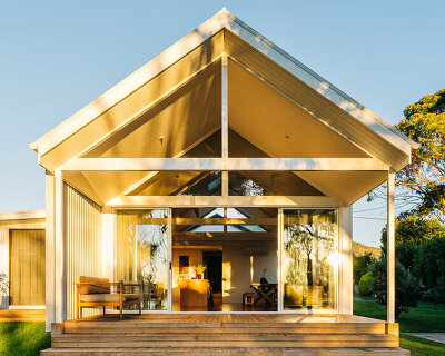 ancher architecture office reinterprets the traditional cottages of bicheno, tasmania