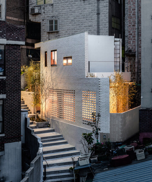 atelier ITCH wedges a spacious house into a narrow alleyway in seoul