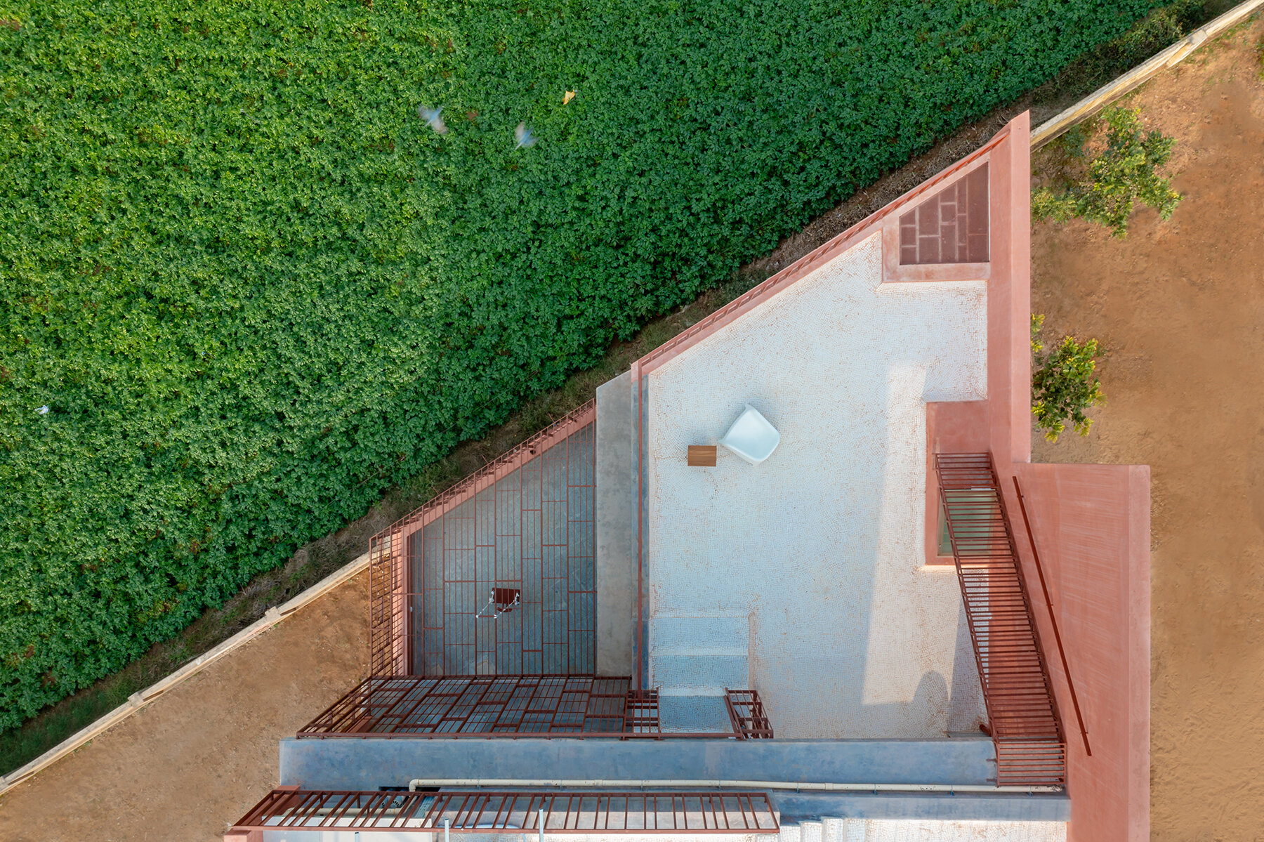 banduksmith-studio-family-house-gujarat-india-designboom-31800