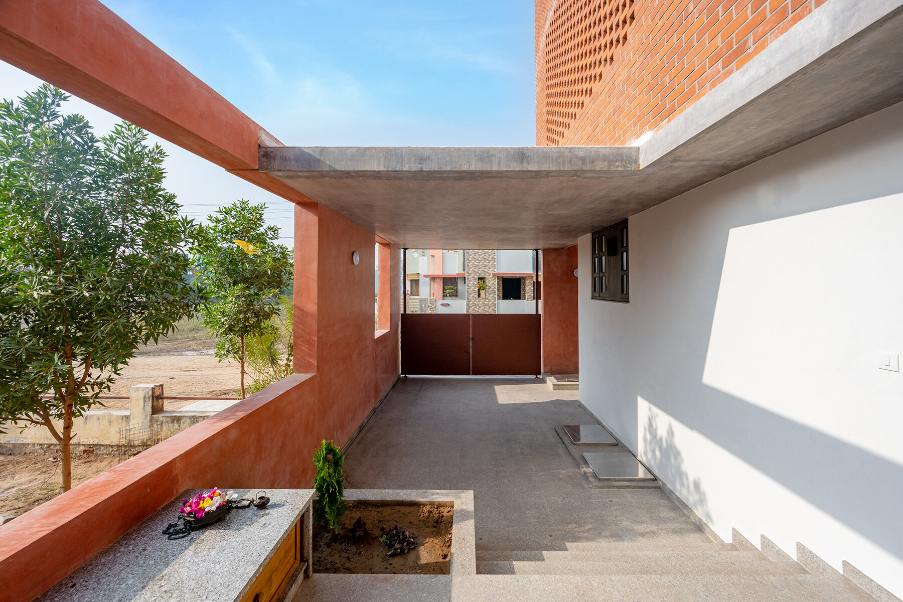 banduksmith-studio-family-house-gujarat-india-designboom-41800
