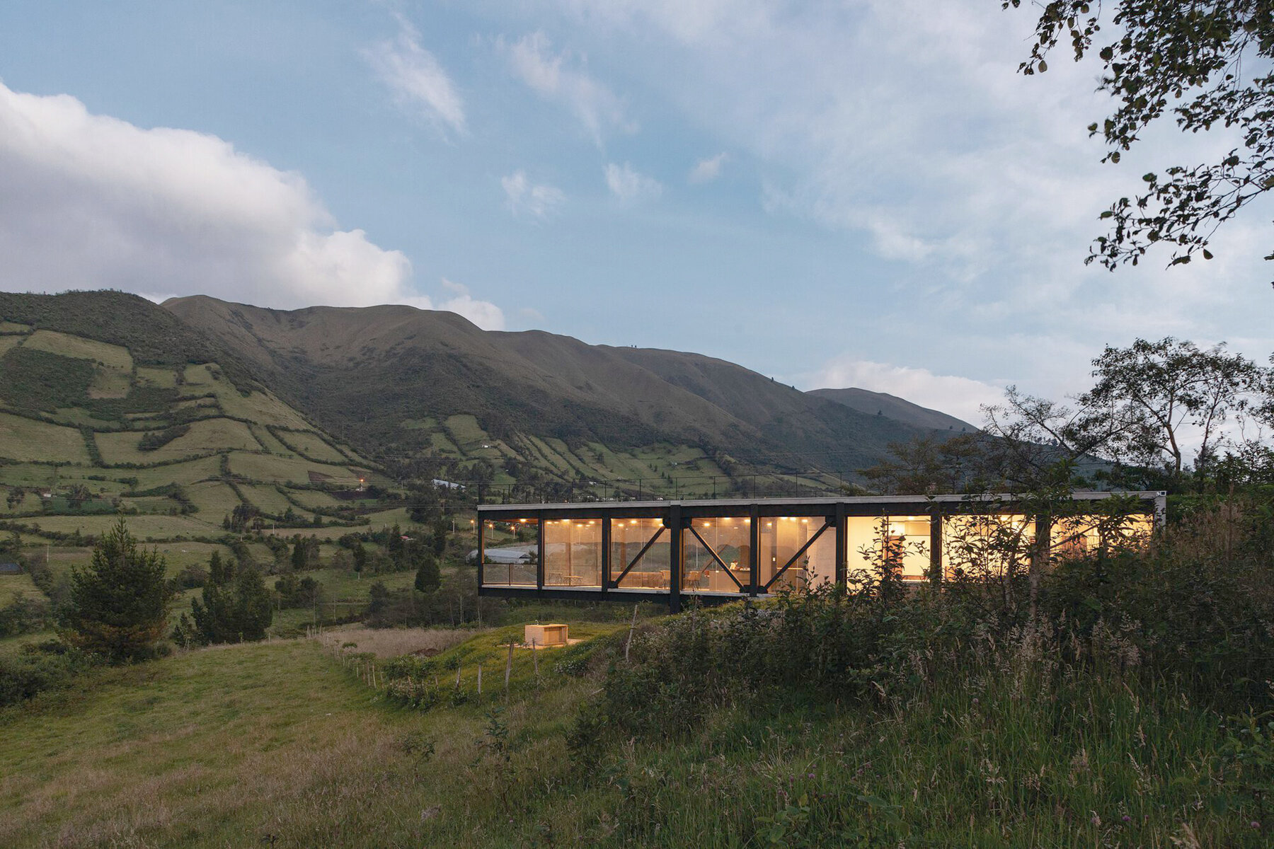 bernardo-bustamante-arquitectos-SPL-house-designboom-08a