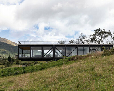 this cantilevering house by bernardo bustamante emerges from the mountains of ecuador