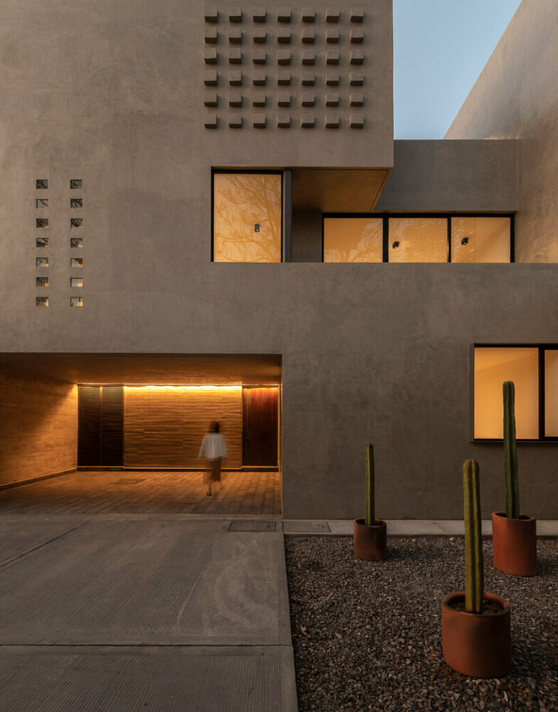 patios and perforations puncture espacio 18's 'pensamientos residencial'  houses in mexico