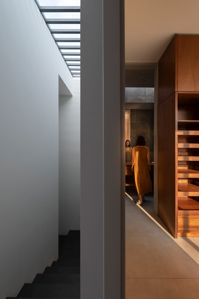 patios and perforations puncture espacio 18's 'pensamientos residencial' houses in mexico