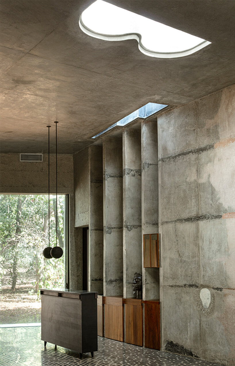 SRDA sculpts the 'house of concrete experiments' amidst an orchard in west india