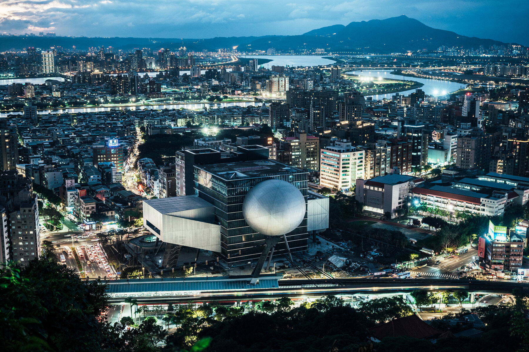 oma-taipei-performing-arts-center-designboom-44X