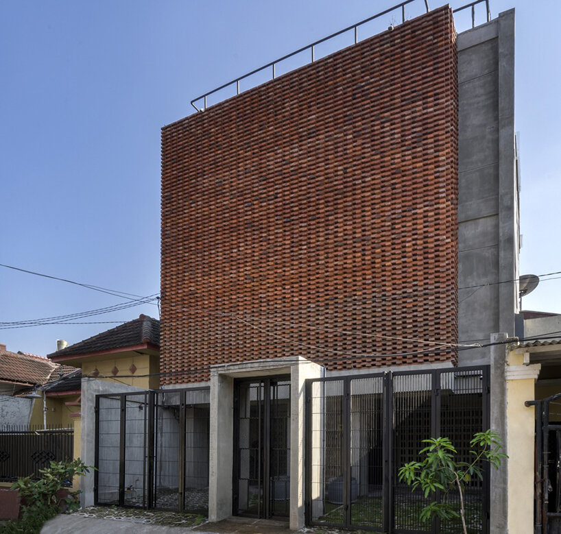 andyrahman + cipta hadi front indonesian boarding house with interwoven bricks