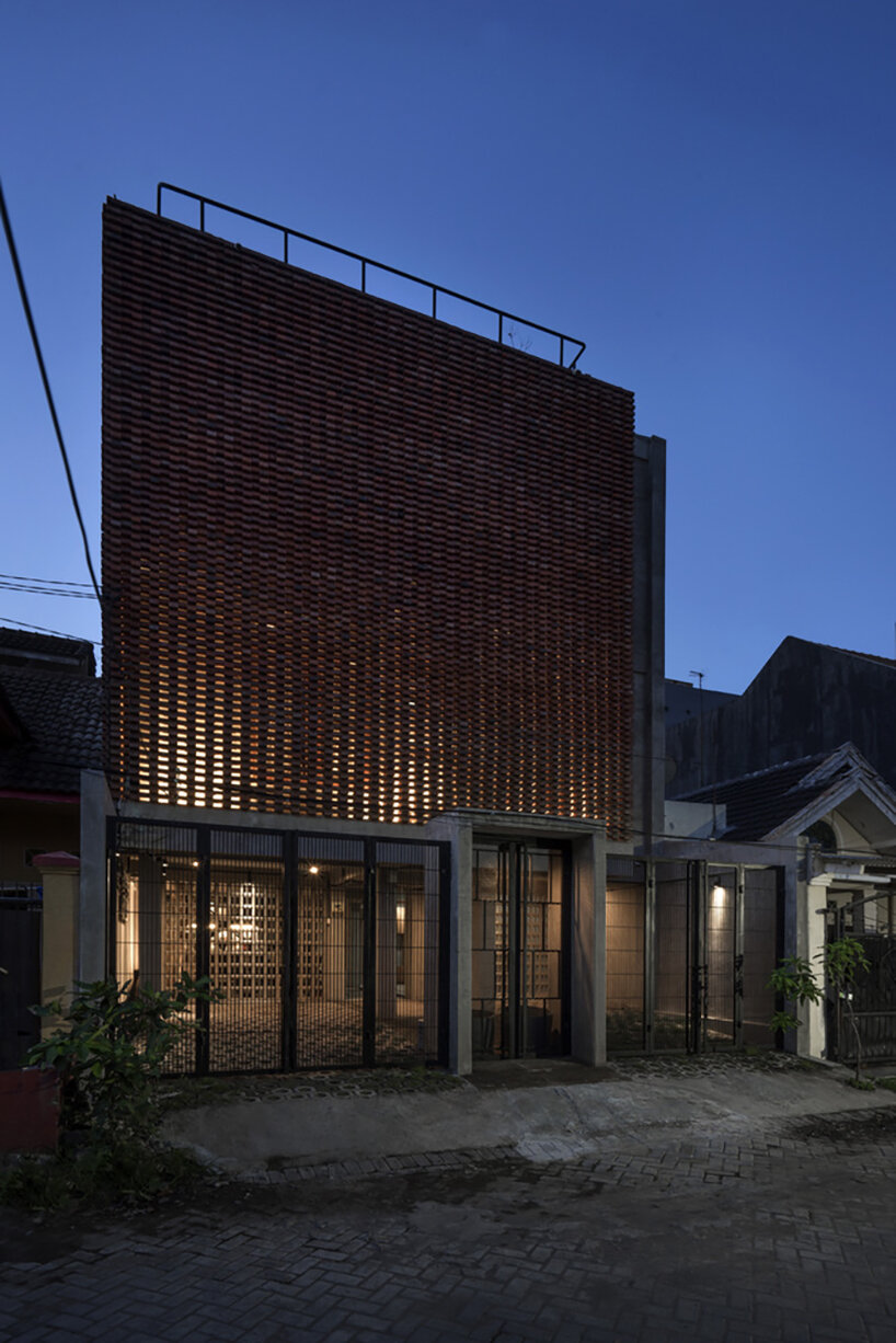 andyrahman + cipta hadi front indonesian boarding house with interwoven bricks