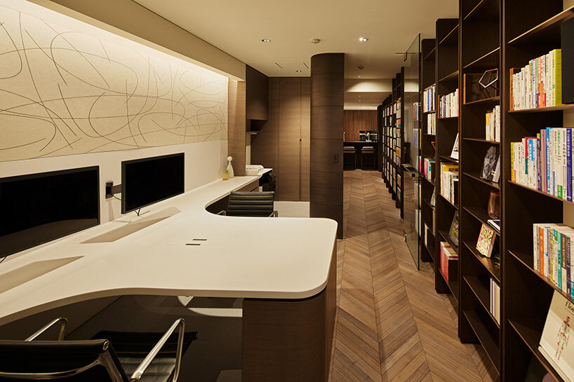 tomoko ikegai / ikg inc turns tokyo apartment into 'smart & spiritually-rich' home