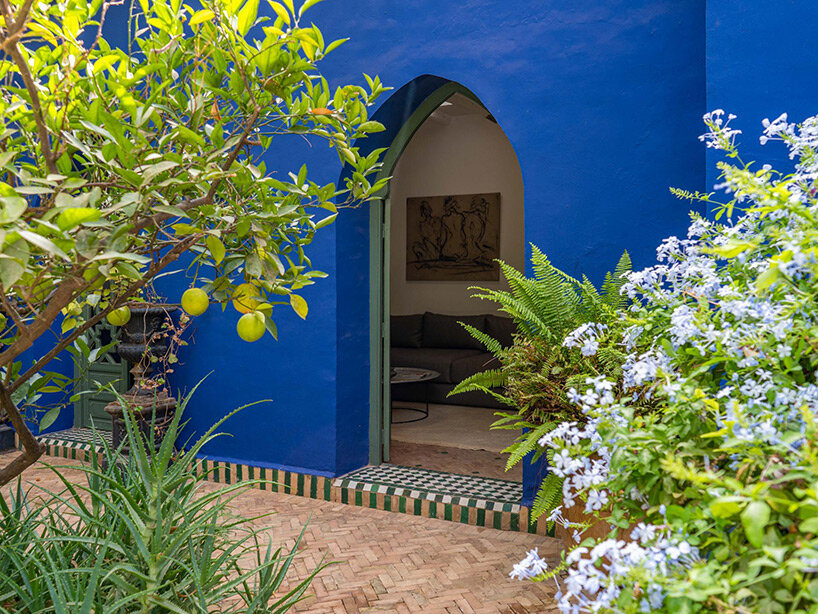 jardin majorelle, la villa azul eléctrico que una vez fue propiedad de Yves Saint Laurent está a la venta