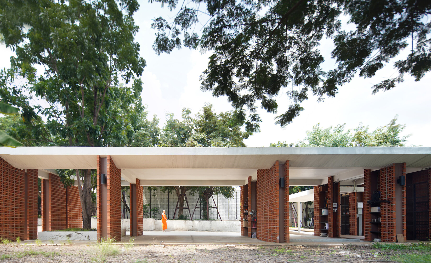 EKAR-architects-walk-house-petchabun-thailand-designboom-08a