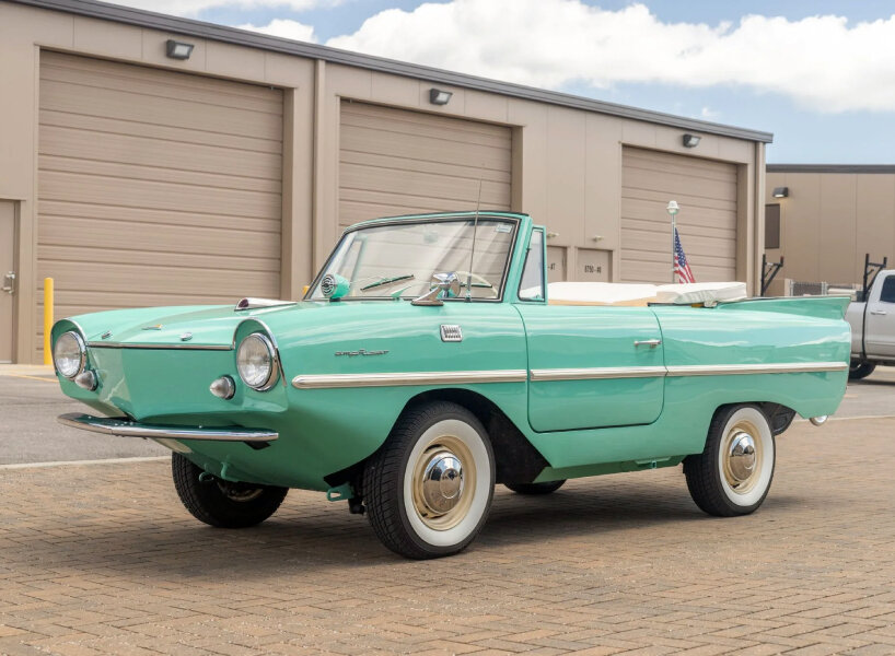 on-sale 1964 Amphicar model 770 has two propellers to drive on water 