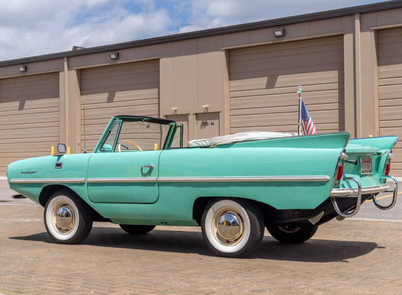 1964 amphicar model 770 has two propellers to drive on water