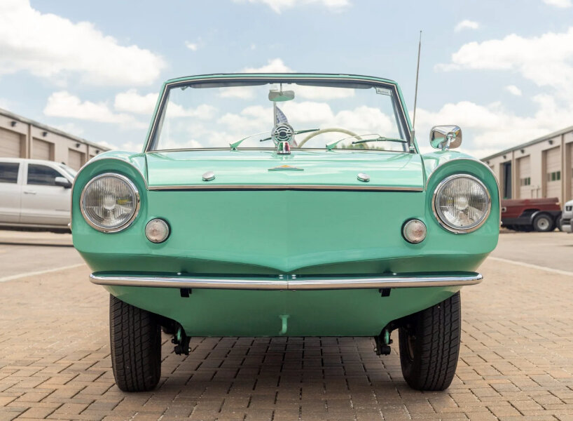on-sale 1964 Amphicar model 770 has two propellers to drive on water 