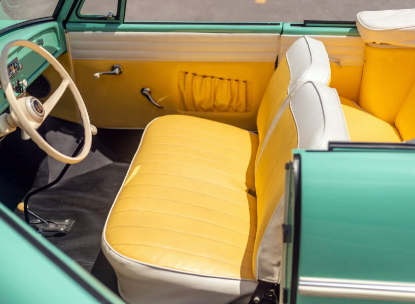 on-sale 1964 Amphicar model 770 has two propellers to drive on water 