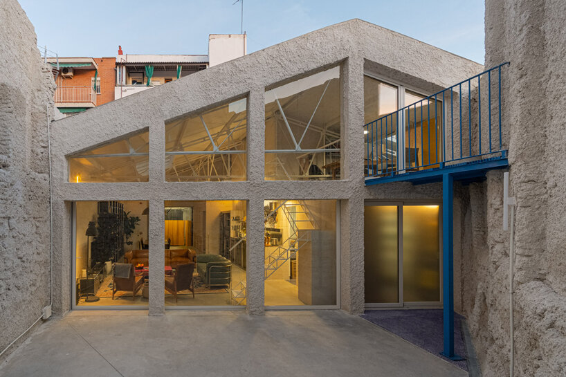 BURR converts madrid warehouse into a writer's home and studio