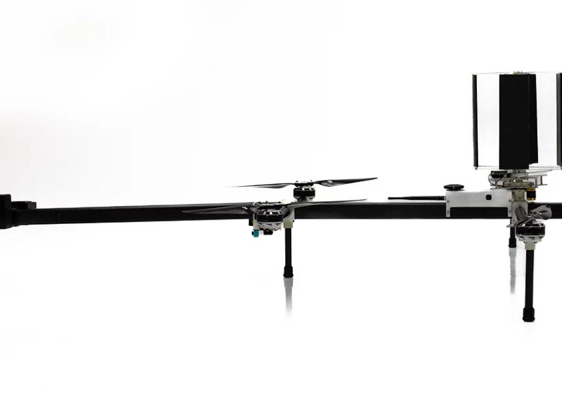 el dron astria tiene un motor rotativo para mantenerlo constante para el abordaje