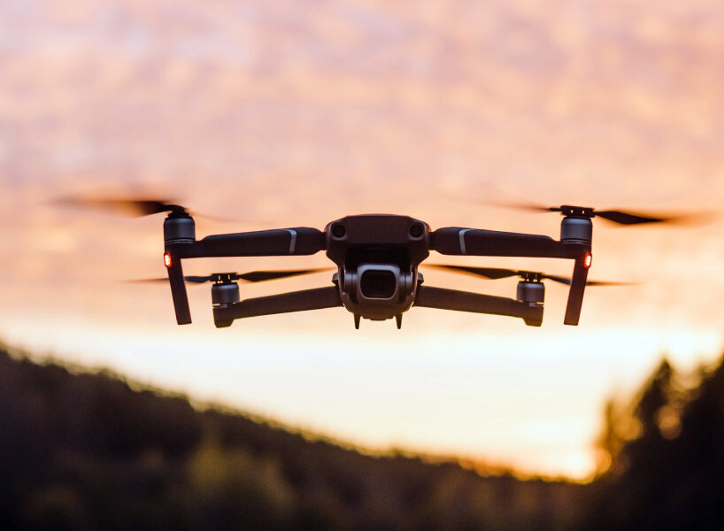 drones avoid accidents and obstacles in dense areas using a new location algorithm