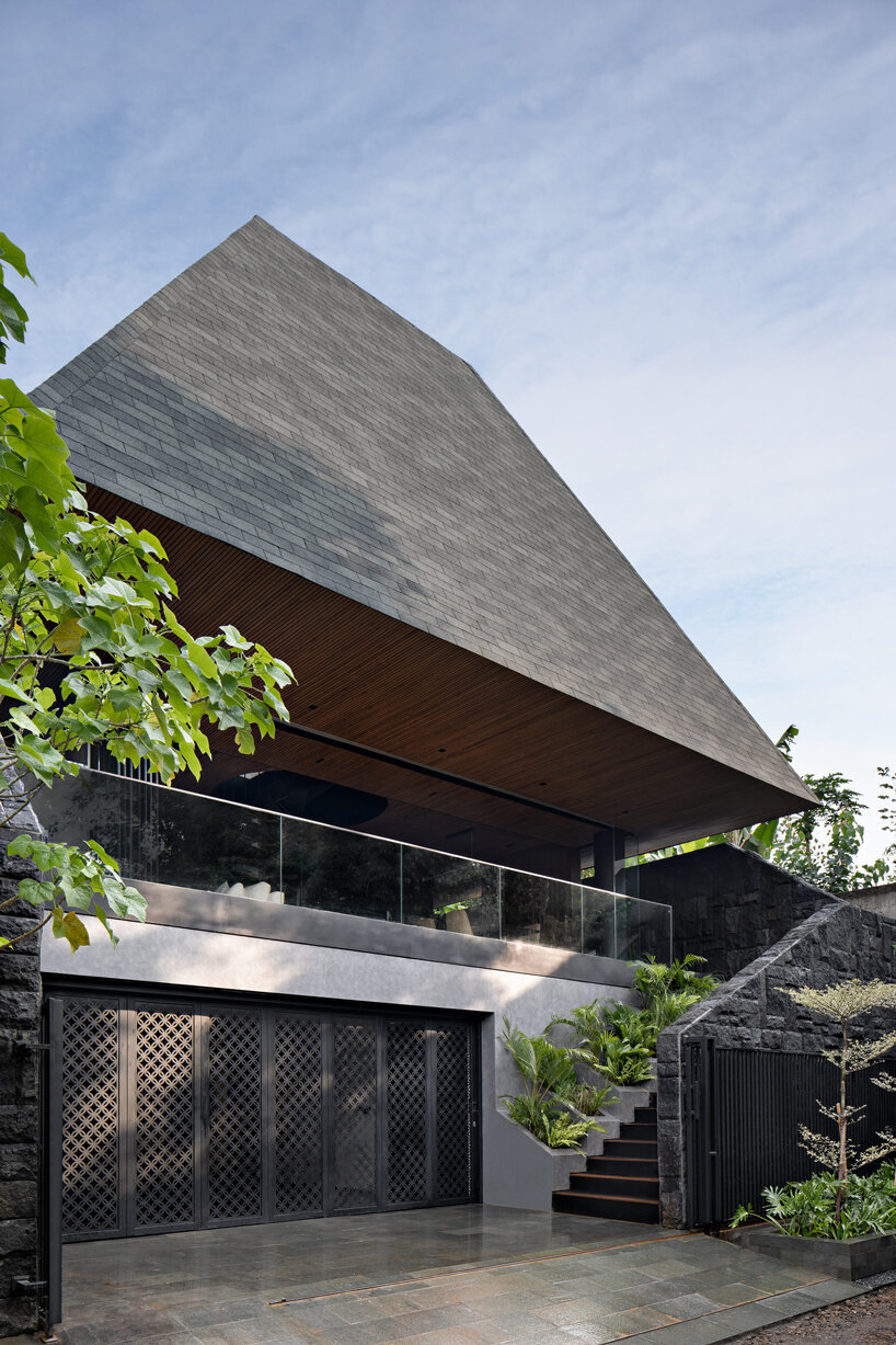 k-thengono celebrates indonesia’s vernacular architecture with rice barn inspired house
