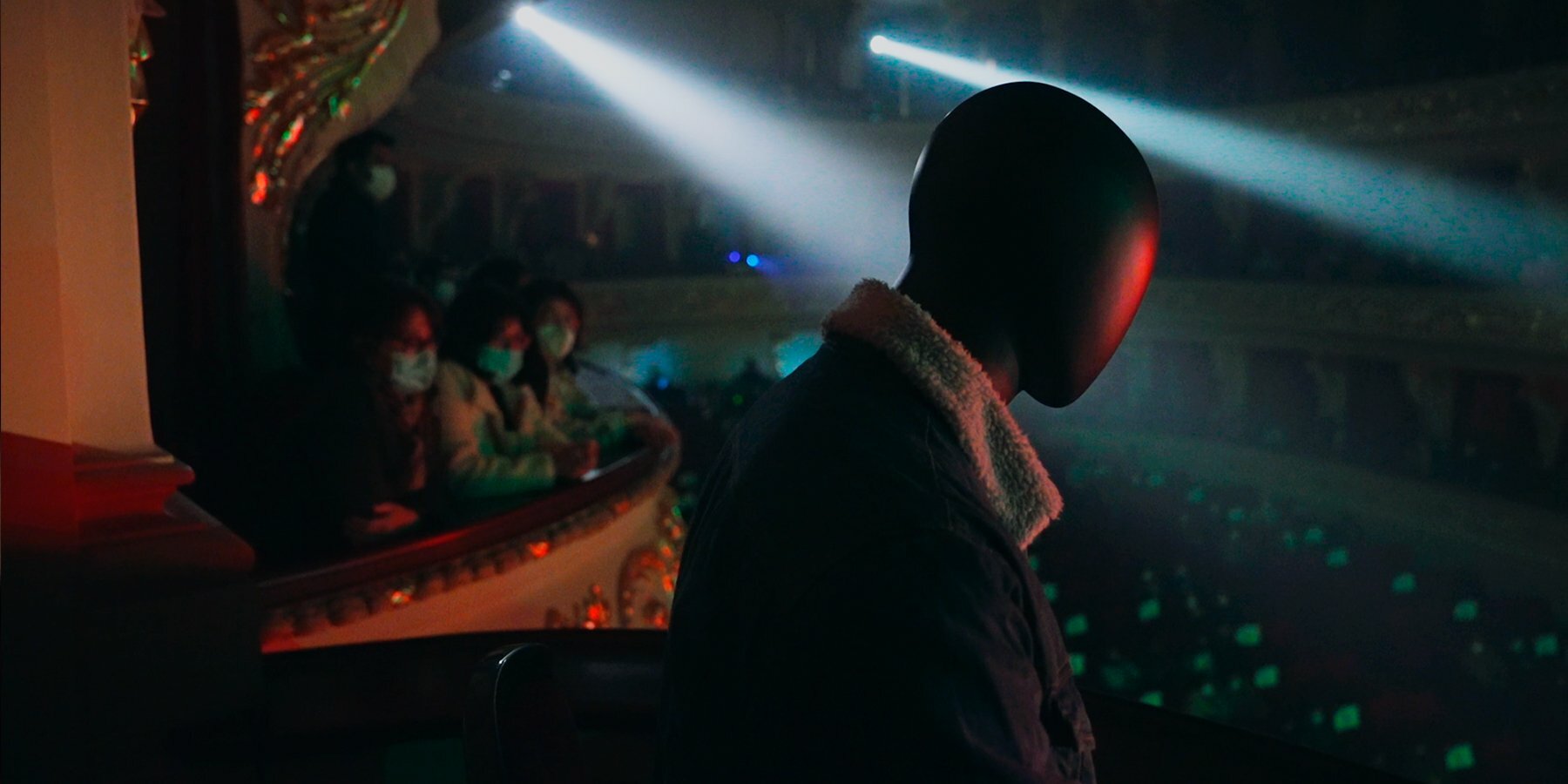 mannequins-spectators-unexpected-audience-to-fight-capacity-restrictions-designboom-1800