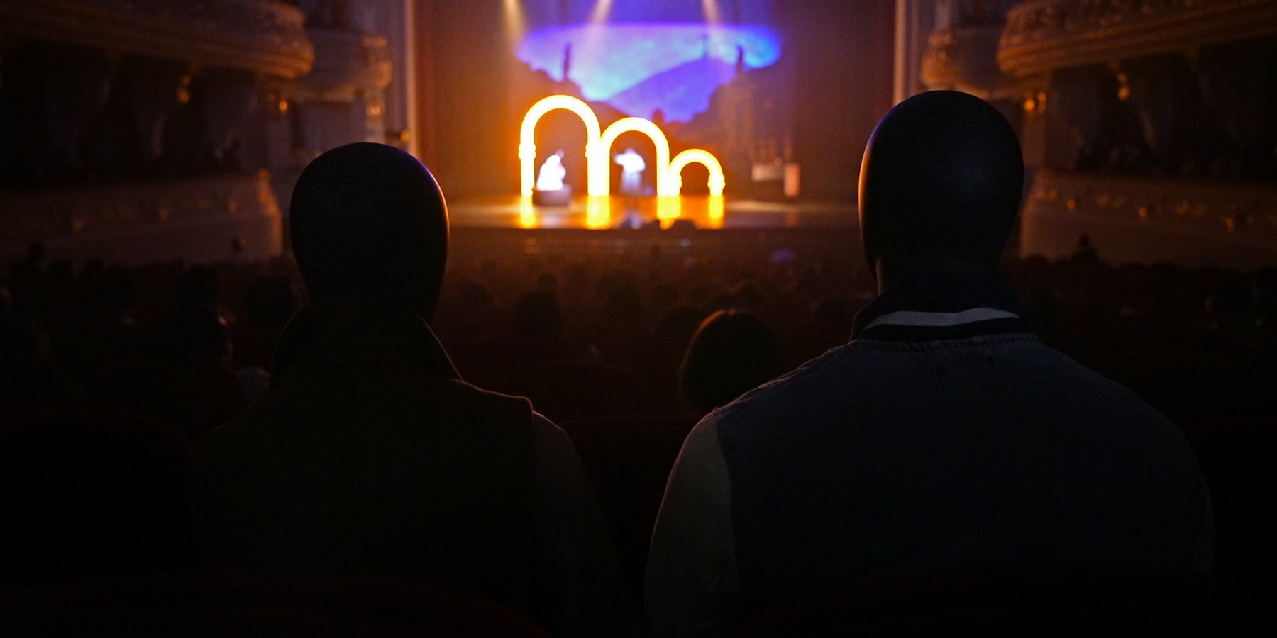 mannequins-spectators-unexpected-audience-to-fight-capacity-restrictions-designboom-18002