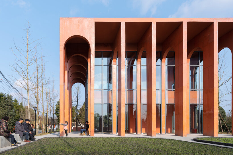 MUDA-architects adds red concrete arcades to tourist center in china