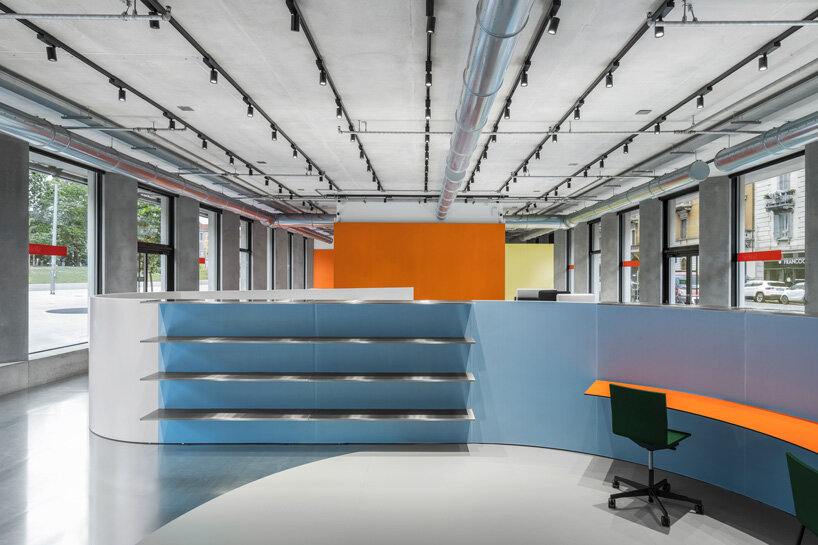 OMA’s office furniture line for unifor can be configured in limitless ways