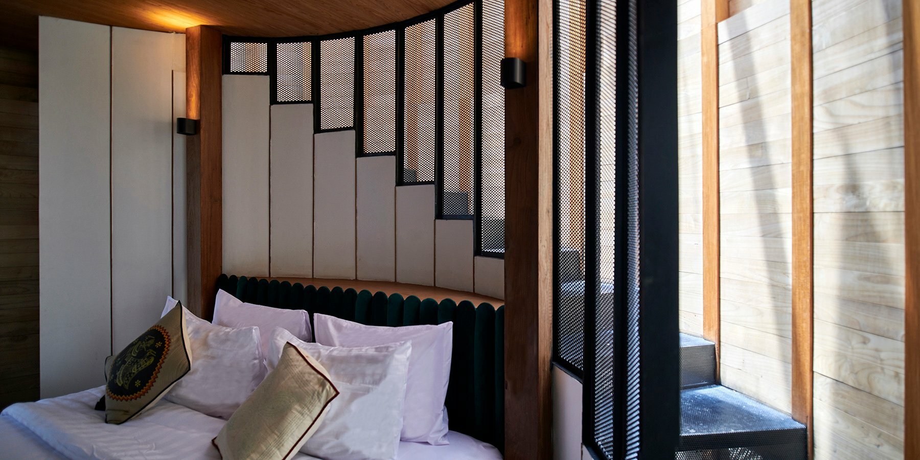 the-drum-room-blackbird-hotel-designboom-full-1