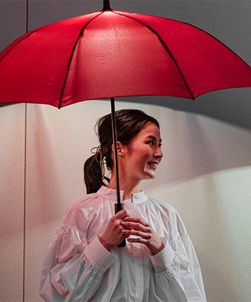 umbrella lantern with built-in LED lights keeps you safe on your rainy late night walks