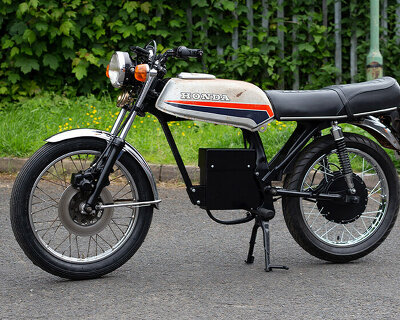 adam waldron retrofits 1980s honda bike with 2000w electric hub motor