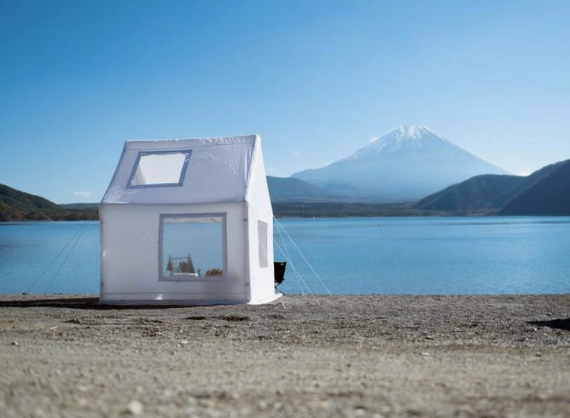 The tent shaped like a house and portable 