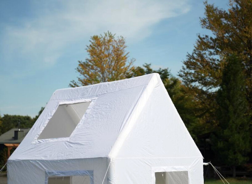 The tent shaped like a house and portable 