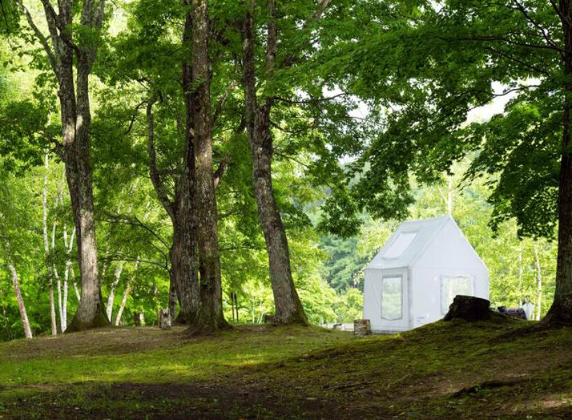 house-shaped & portable tent ‘air architecture’ inflates in a few minutes for easy camping