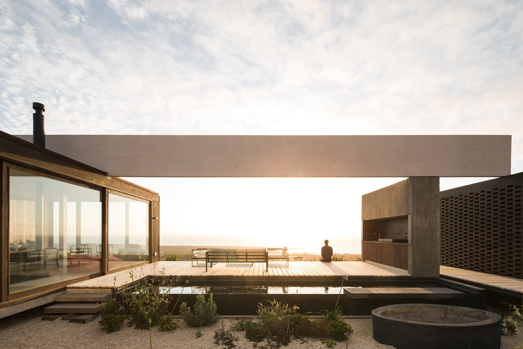 beach-house-juan-pablo-ureta-rock-clusters-chilean-natural-landscape-designboom-full-01