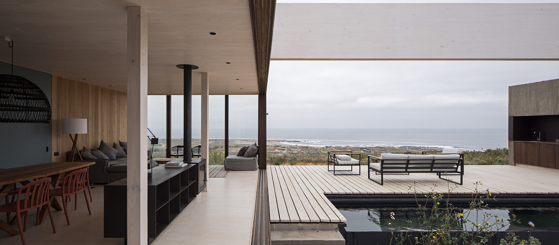 beach-house-juan-pablo-ureta-rock-clusters-chilean-natural-landscape-designboom-full-03