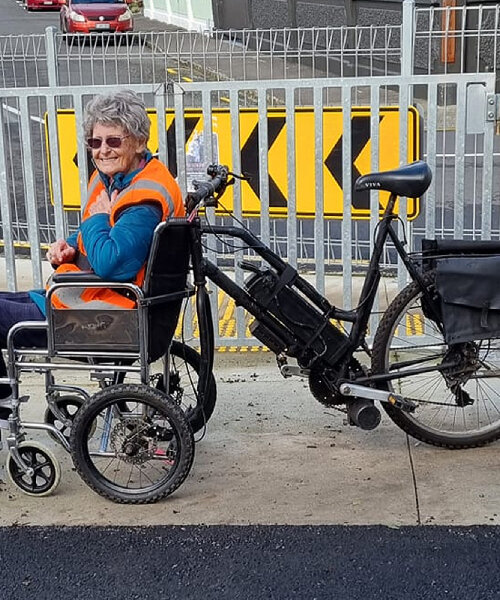 79-year-old husband built a wheelchair bike for his wife to enjoy outdoors together