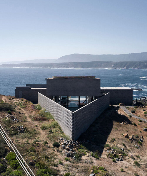 this cinder block 'LBS house' opens broadly over the coastal cliffs of chile