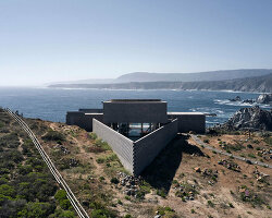 LAND arquitectos catch the views with coastal house in chile