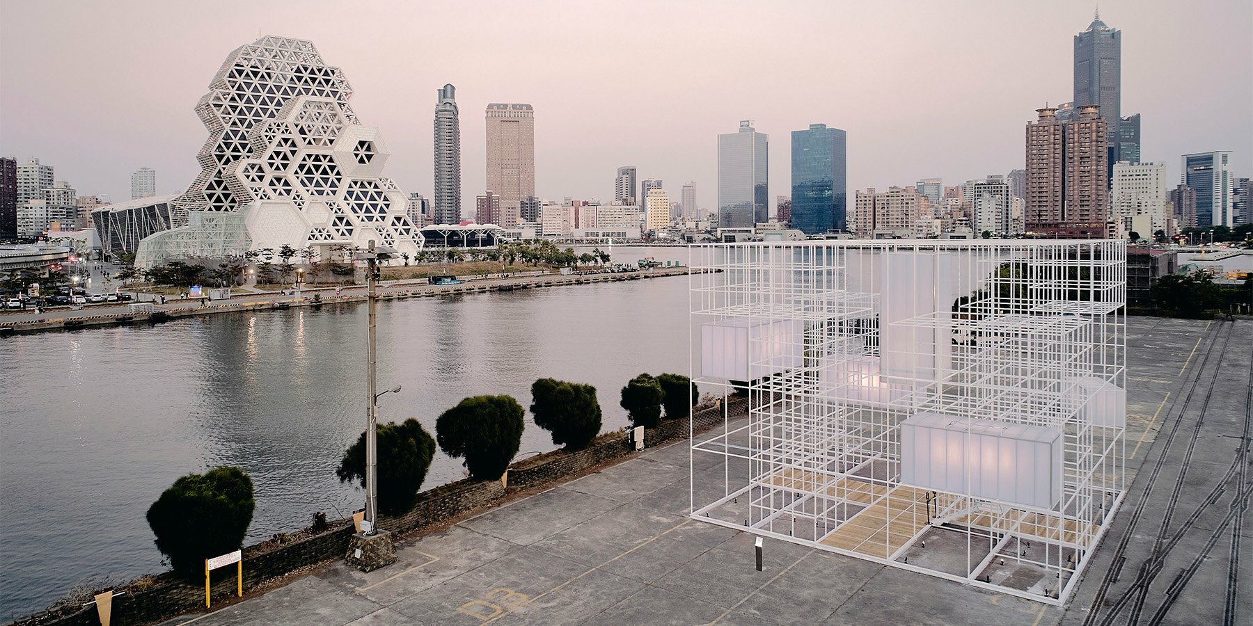 floating-luminous-containers-qui-pavilion-taiwan-designboom-5