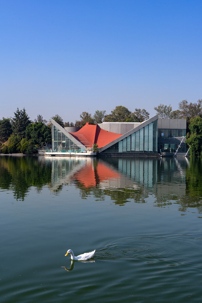 LAGO/ALGO cultural hub blends contemporary art + modernist architecture in mexico city