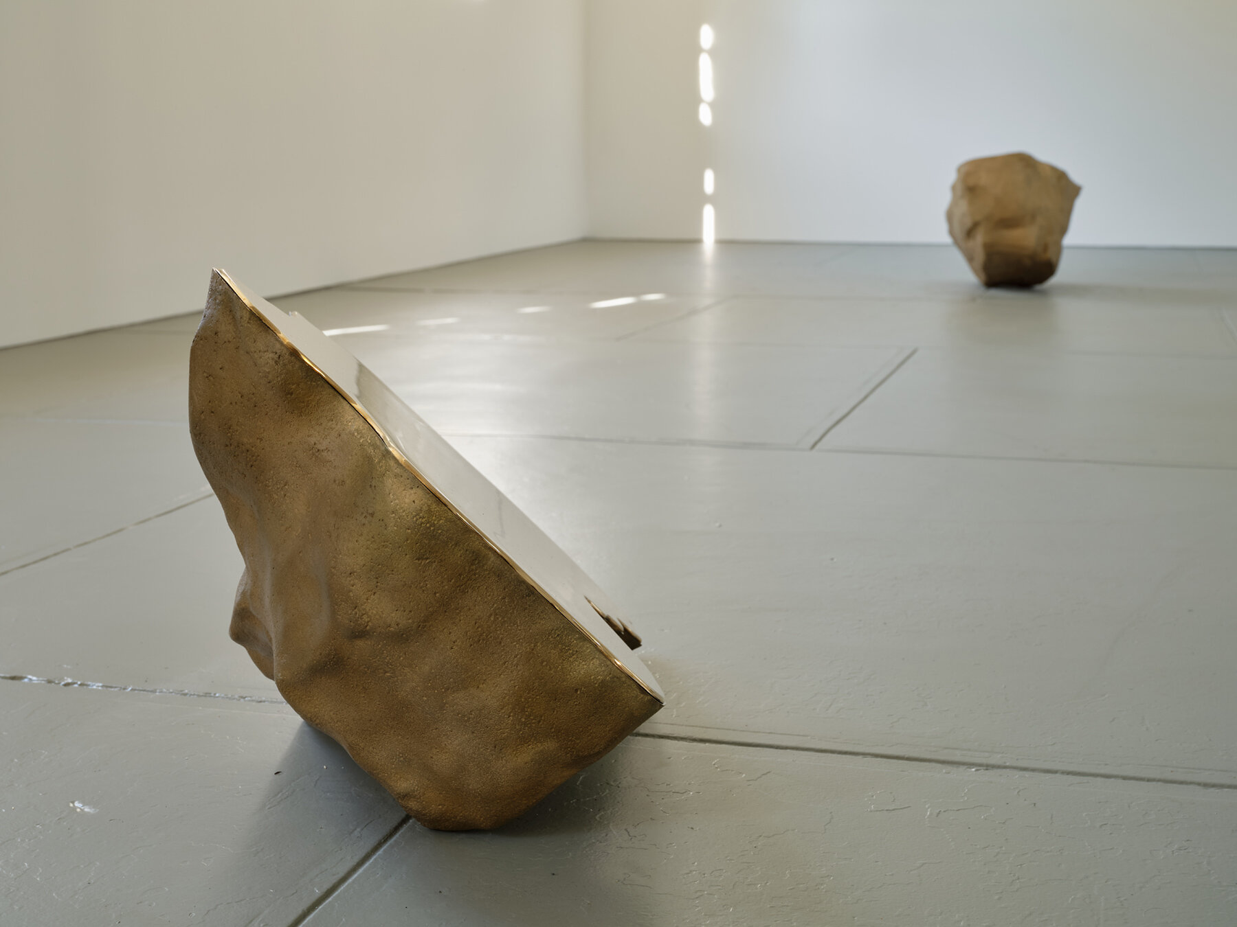 leslie-hewitt-dia-bridgehampton-dan-flavin-designboom-08a